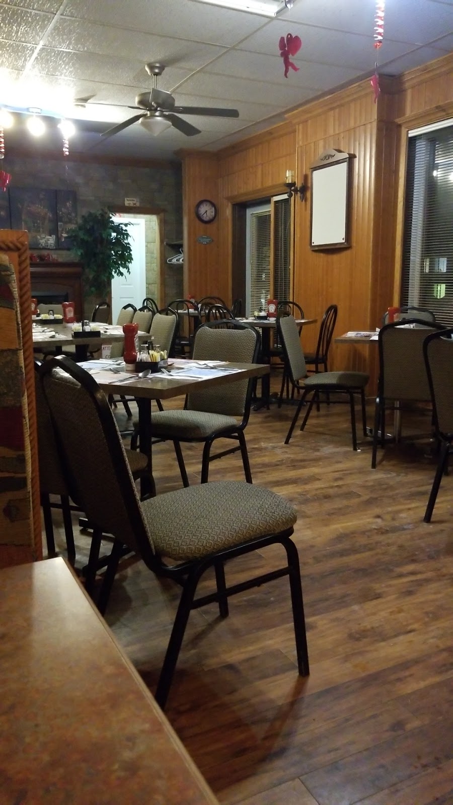 Resto-Truc Enr | 1204 Rue Notre-Dame Est, Thetford Mines, QC G6G 2V1, Canada | Phone: (418) 338-3233