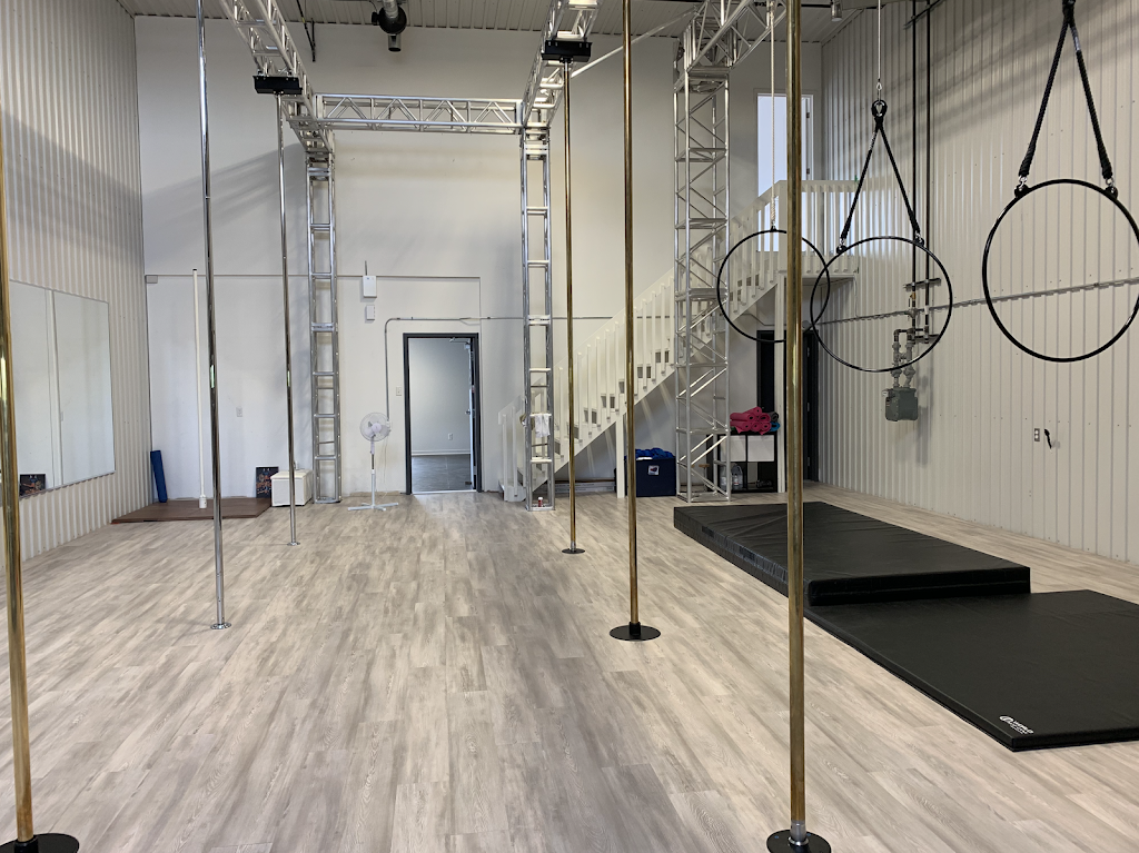 AcroPark - Pole & Aerial Circus Studio | 3650 Boulevard de la Cité-des-Jeunes #103, Vaudreuil-Dorion, QC J7V 8P2, Canada | Phone: (514) 910-8234