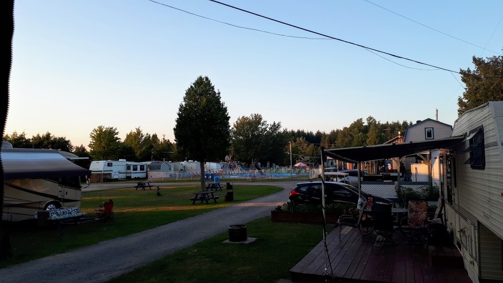 Camping Le Ruisseau Bleu | 1635 Rue des Érables, Saint-Lambert-de-Lauzon, QC G0S 2W0, Canada | Phone: (418) 889-9100