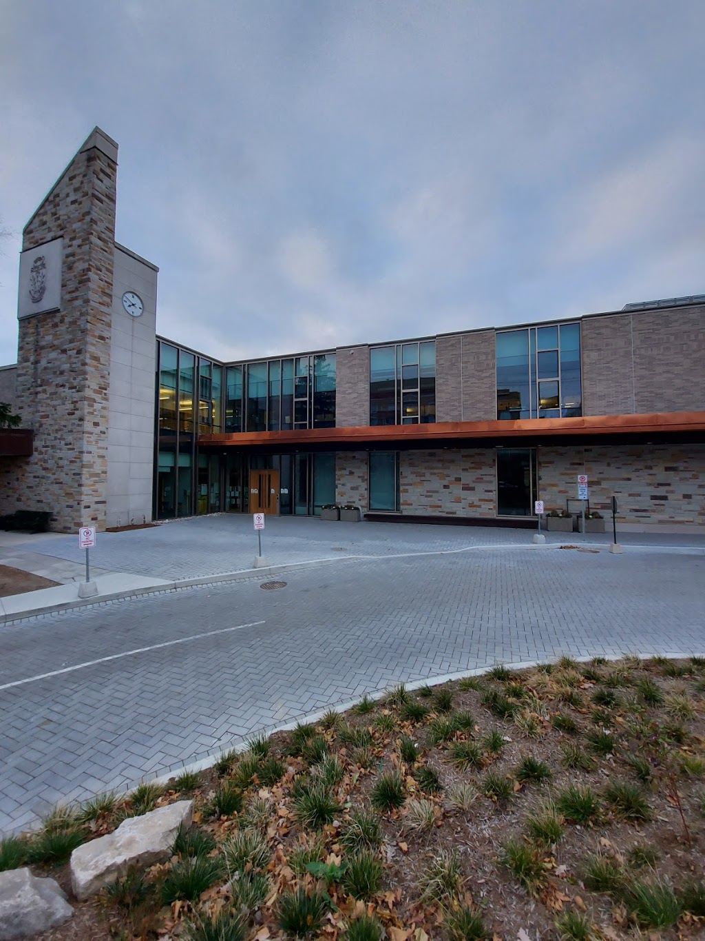 Simcoe Glazing Inc. | 90 Sherin Ct, Bolton, ON L7E 5T1, Canada | Phone: (705) 309-0735