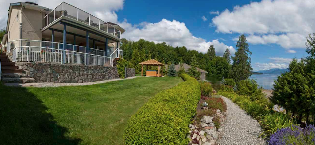 At The Shore Luxury Waterfront Bed and Breakfast | 6394 Gale Ave N, Sechelt, BC V0N 3A5, Canada | Phone: (604) 740-9962