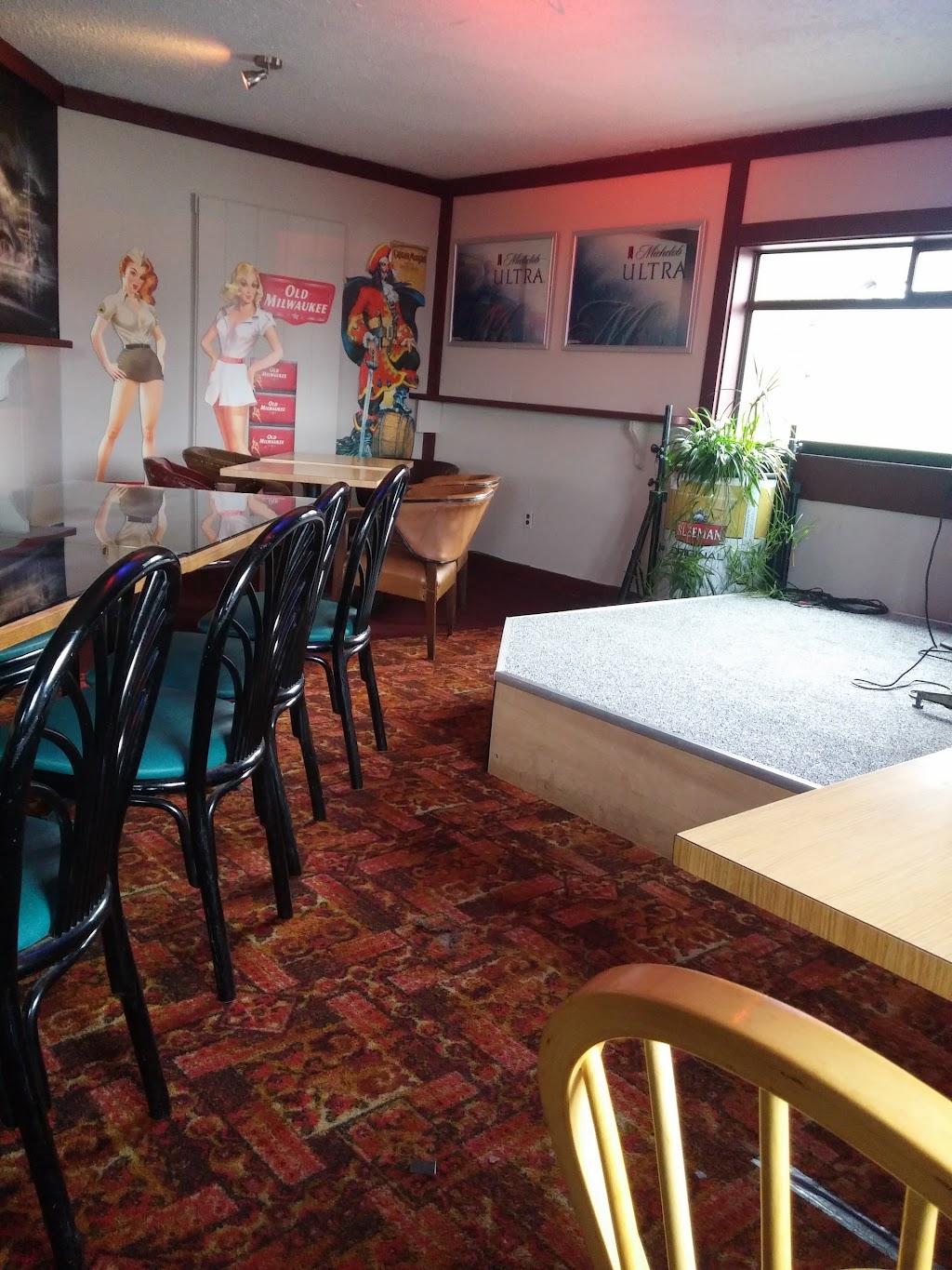 Highwayman Saloon | 5467 Island Hwy S, Union Bay, BC V0R 3B0, Canada | Phone: (250) 335-0256