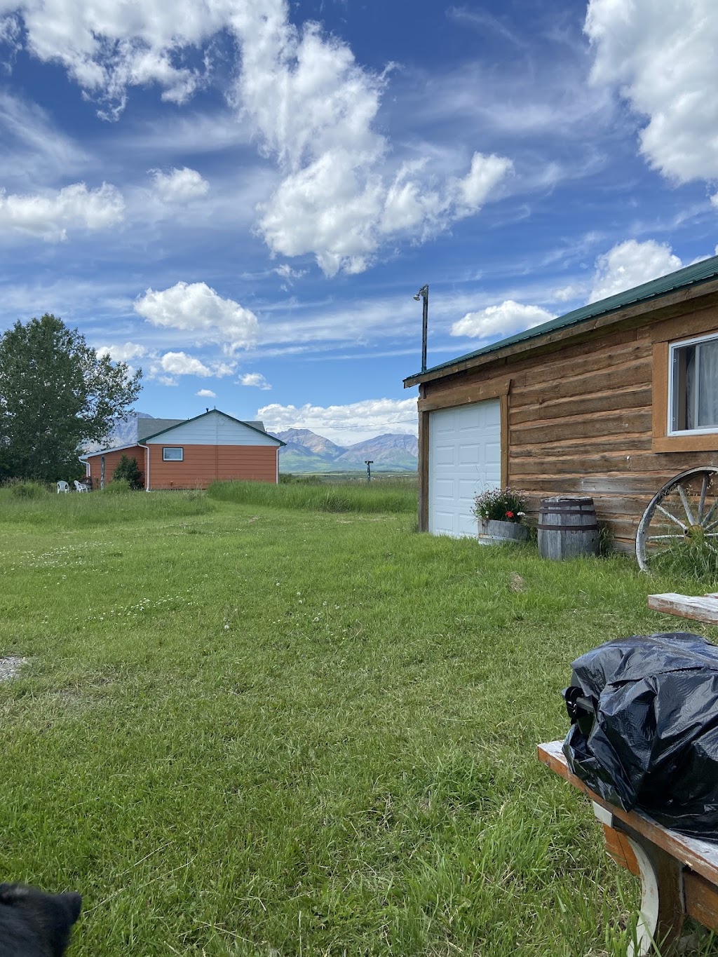 Dungarvan Creek Bed & Breakfast | 3225 AB-6, Twin Butte, AB T0K 2J0, Canada | Phone: (403) 627-4764