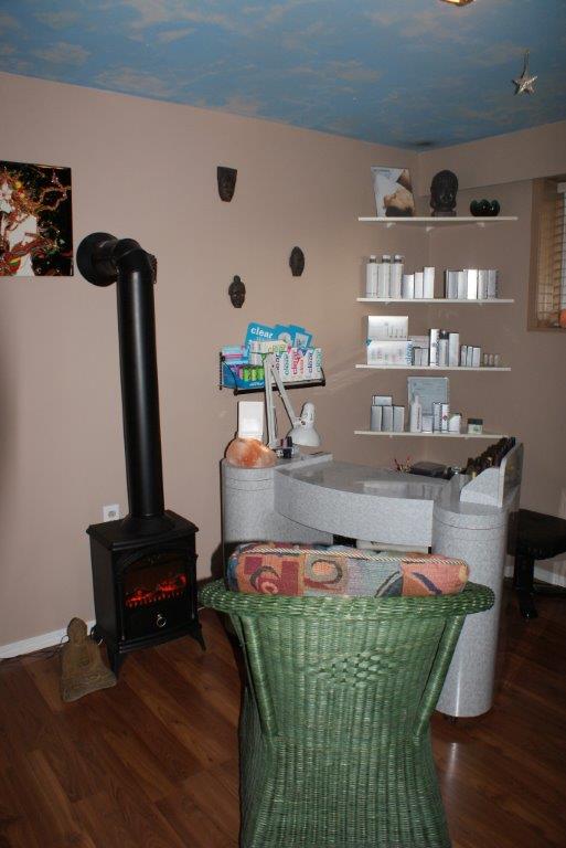 Skincare By Elizabeth | 721 Ridgeway Ave, North Vancouver, BC V7L 3P9, Canada | Phone: (604) 726-9053