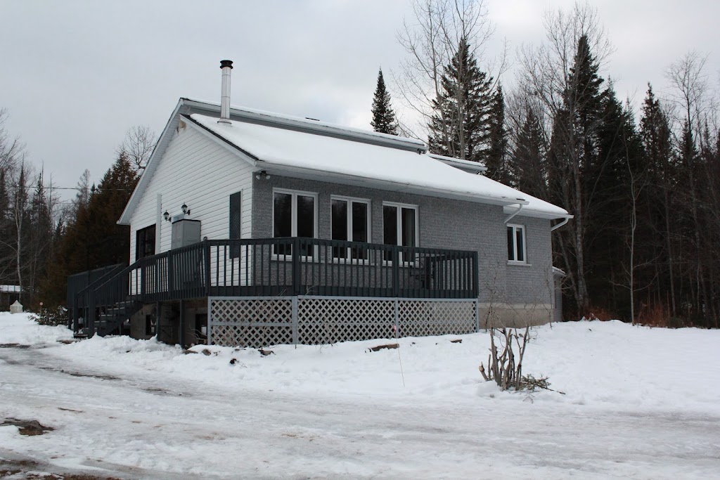 Chalet Bonheur des Paysans | 210 Av. des Paysans, Chertsey, QC J0K 3K0, Canada | Phone: (514) 419-3864