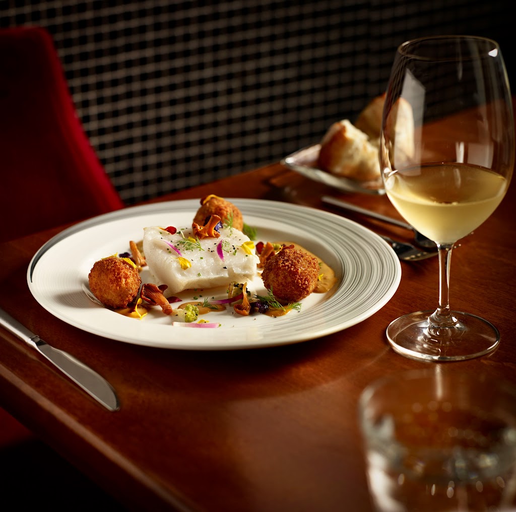 Carvers Steakhouse - Sheraton Cavalier | 2620 32 Ave NE, Calgary, AB T1Y 6B8, Canada | Phone: (403) 250-6327