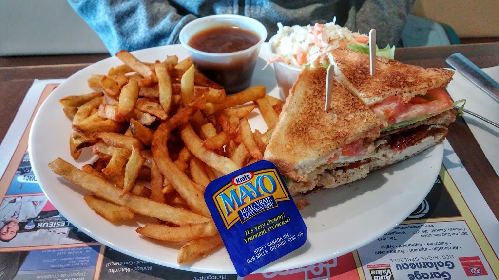 Patio Vidal | 470 Boulevard Gréber, Gatineau, QC J8T 6C7, Canada | Phone: (819) 243-2003