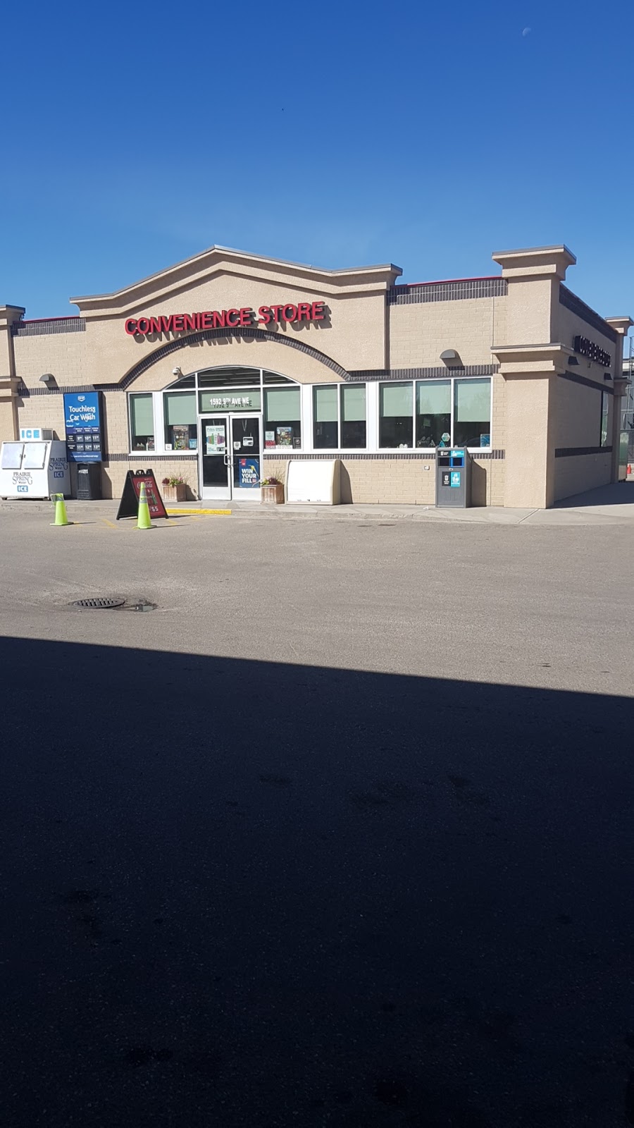 Co-op Gas Bar | 1592 9 Ave NE, Moose Jaw, SK S6J 0A9, Canada | Phone: (306) 693-1928