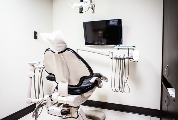 Derry Village Dental Care | 7070 St Barbara Blvd #14, Mississauga, ON L5W 0E6, Canada | Phone: (905) 564-0770