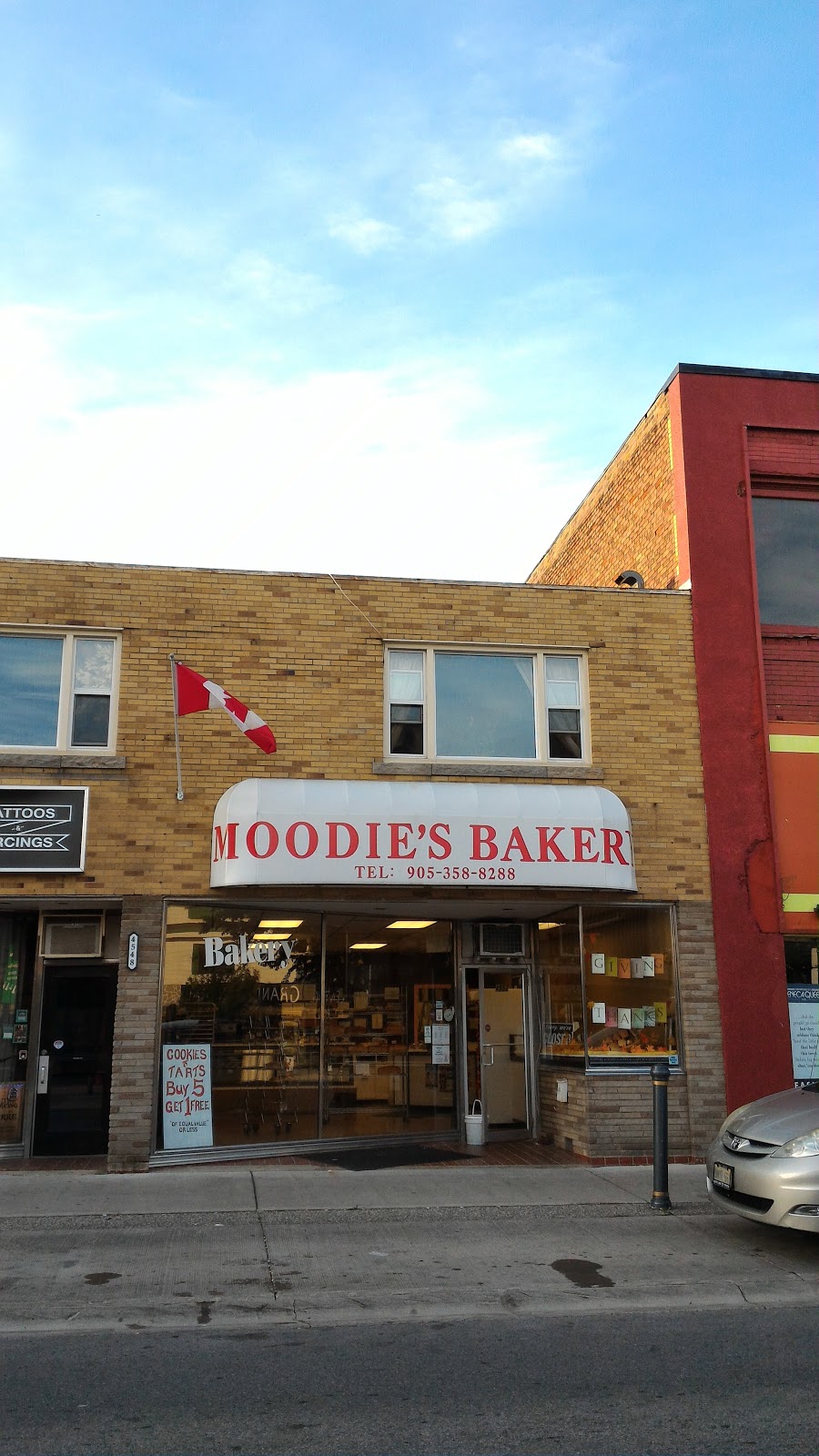 Moodies Bakery | 4552 Queen St, Niagara Falls, ON L2E 6X5, Canada | Phone: (905) 358-8288