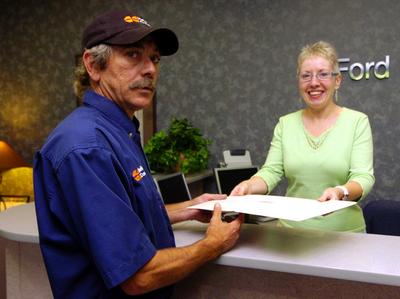 Helix Courier Limited | 549 First St, London, ON N5V 1Z3, Canada | Phone: (519) 453-0501
