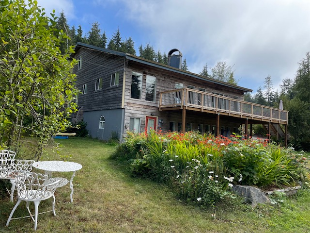 Dragonfly Vacation Rentals | 260 Bradys Beach Trail, Bamfield, BC V0R 1B0, Canada | Phone: (250) 720-1808