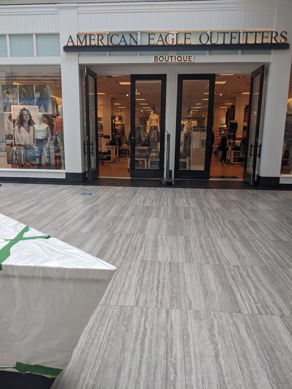 American Eagle Store | 6815 Route Transcanadienne Unit B008c, Pointe-Claire, QC H9R 1C4, Canada | Phone: (514) 428-5597