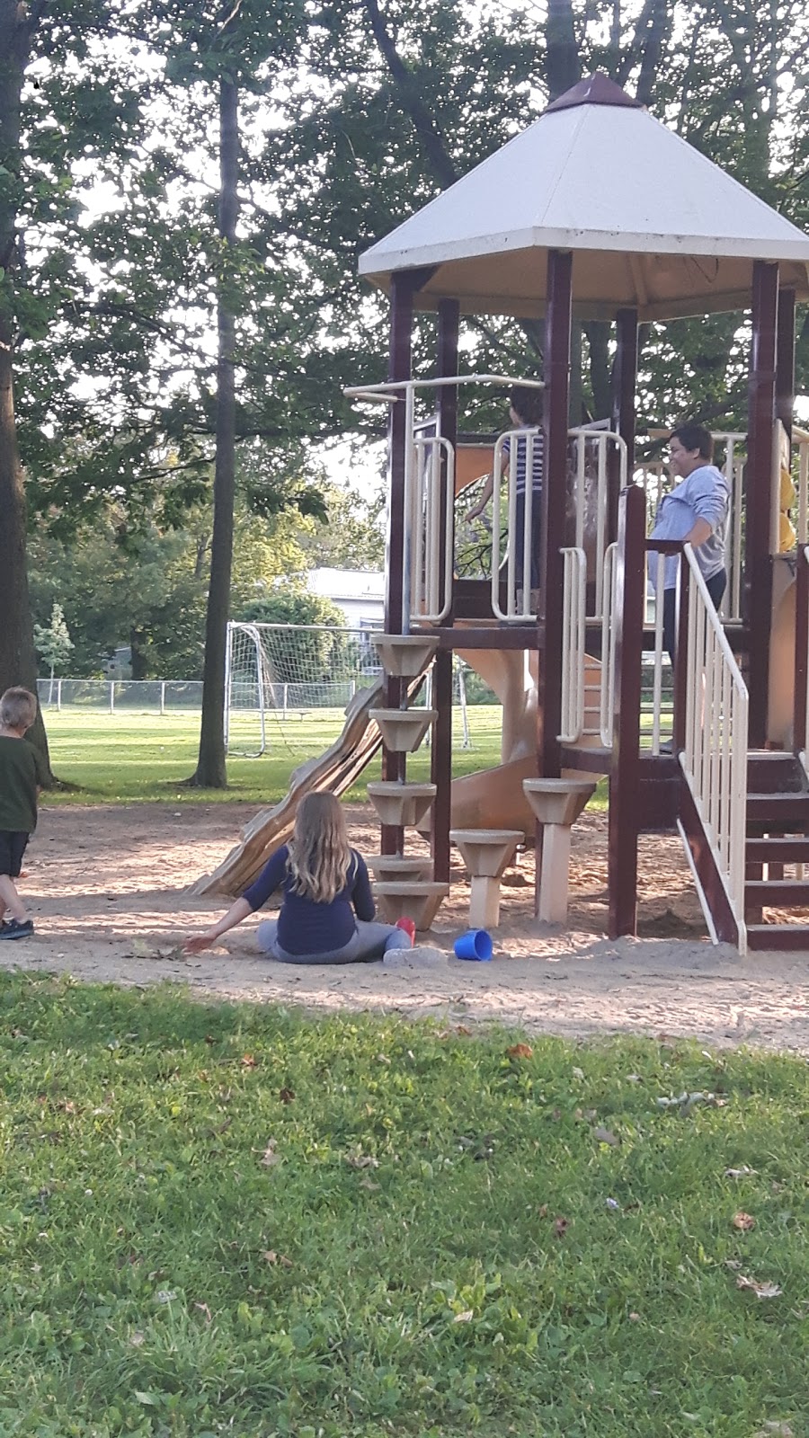 Woodlands Park | 292 Mowat Ave, Kingston, ON K7M 1L2, Canada