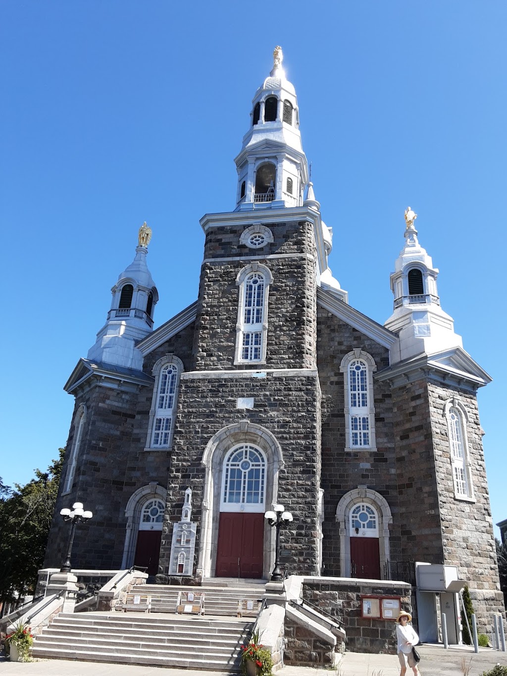 Presbytère catholique Notre-Dame-des-Neiges, Trois-Pistoles | 30 Rue Notre Dame E, Trois-Pistoles, QC G0L 4K0, Canada | Phone: (418) 851-1391