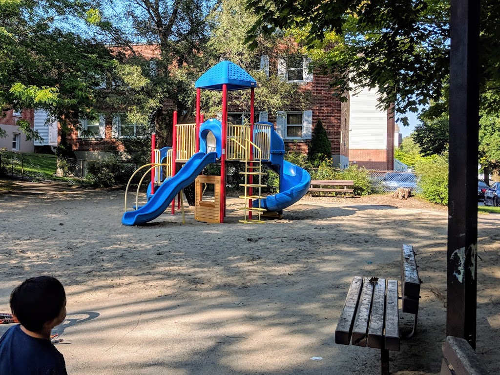 Alvin Heights Park | 352 London Terrace, Ottawa, ON K1K 2W7, Canada