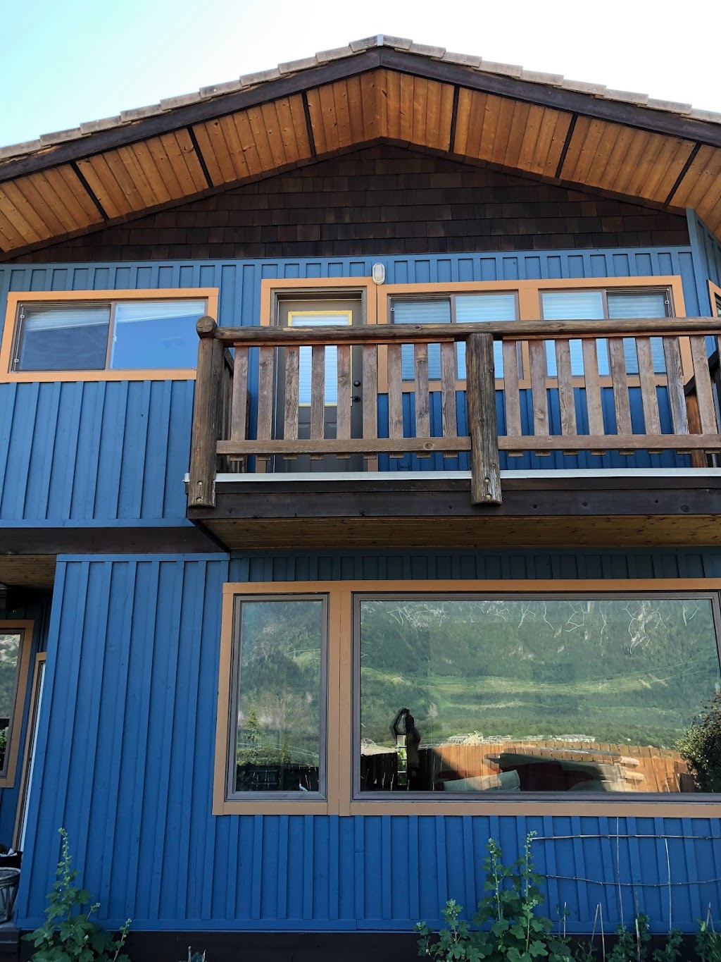 Straight Line Painting | 38370 Summits View Dr, Squamish, BC V8B 0V4, Canada | Phone: (604) 905-9231