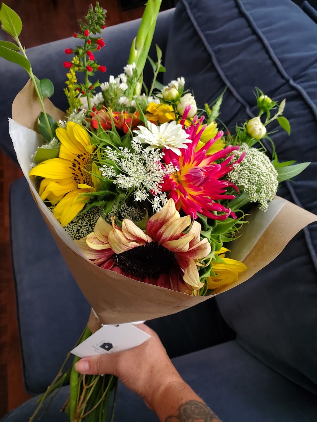 Flowers on King | 102 King St, Woodville, ON K0M 2T0, Canada | Phone: (905) 626-7928