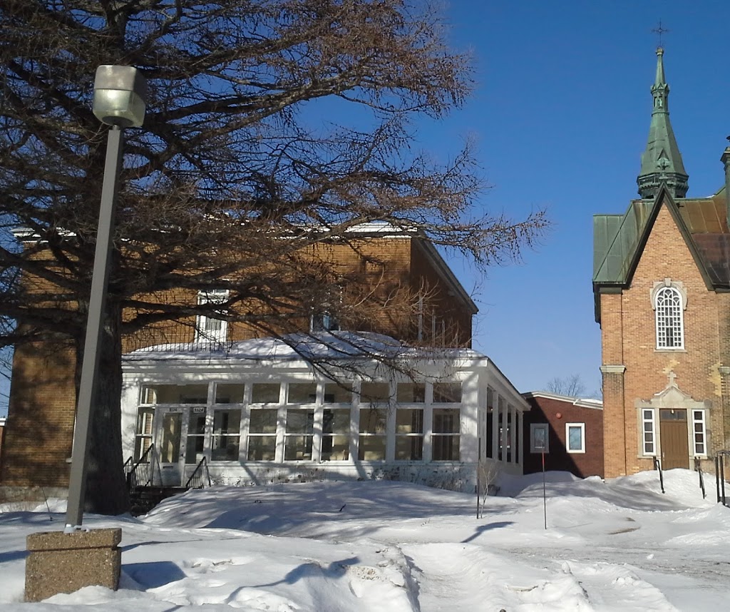 Presbytère Notre-Dame-du-Perpétuel-Secours (Presbytère de Charny | 3324 Place de lÉglise, Charny, QC G6X 3L8, Canada | Phone: (418) 832-2775
