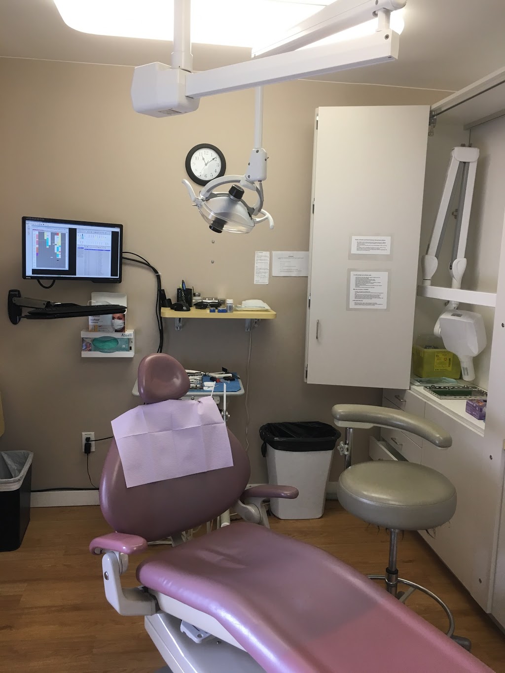Bakerview Dental Centre | 6111 Patricia Bay Hwy, Victoria, BC V8Y 1T5, Canada | Phone: (250) 652-2222