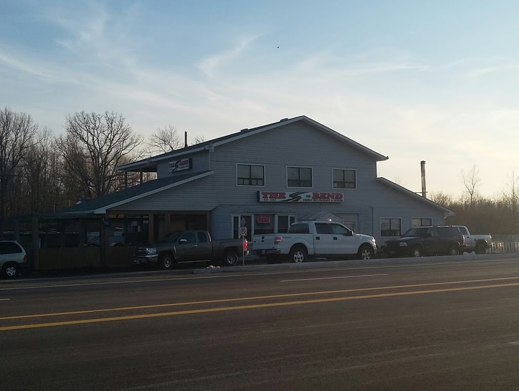 S-Bend Restaurant & Motel | 5801 ON-3, Sherkston, ON L0S 1R0, Canada | Phone: (905) 894-4072