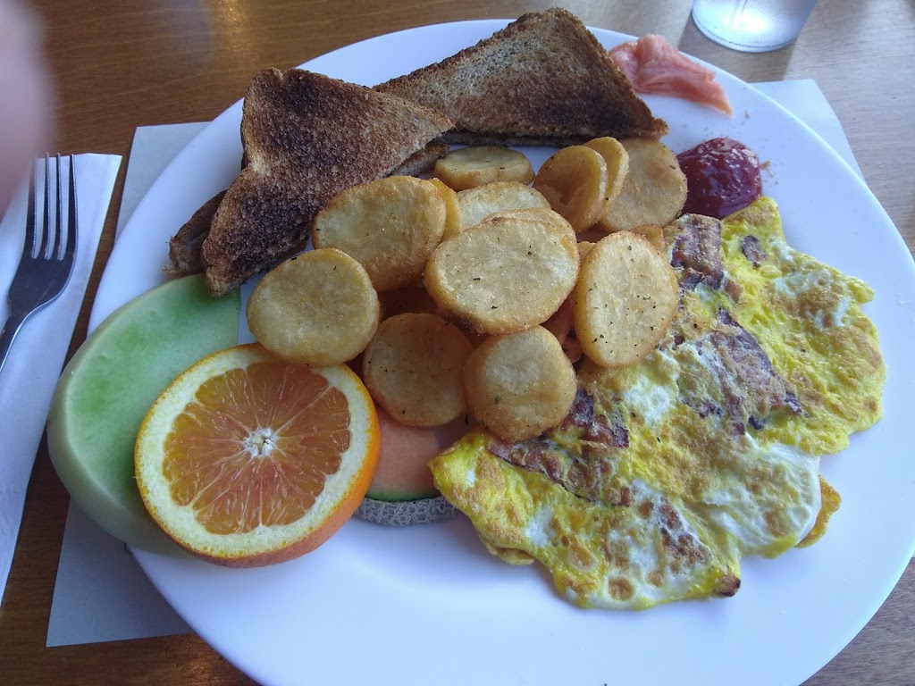 Resto & Brasserie Le Moulin | 3164 Rue Laval, Lac-Mégantic, QC G6B 1A4, Canada | Phone: (819) 583-0886