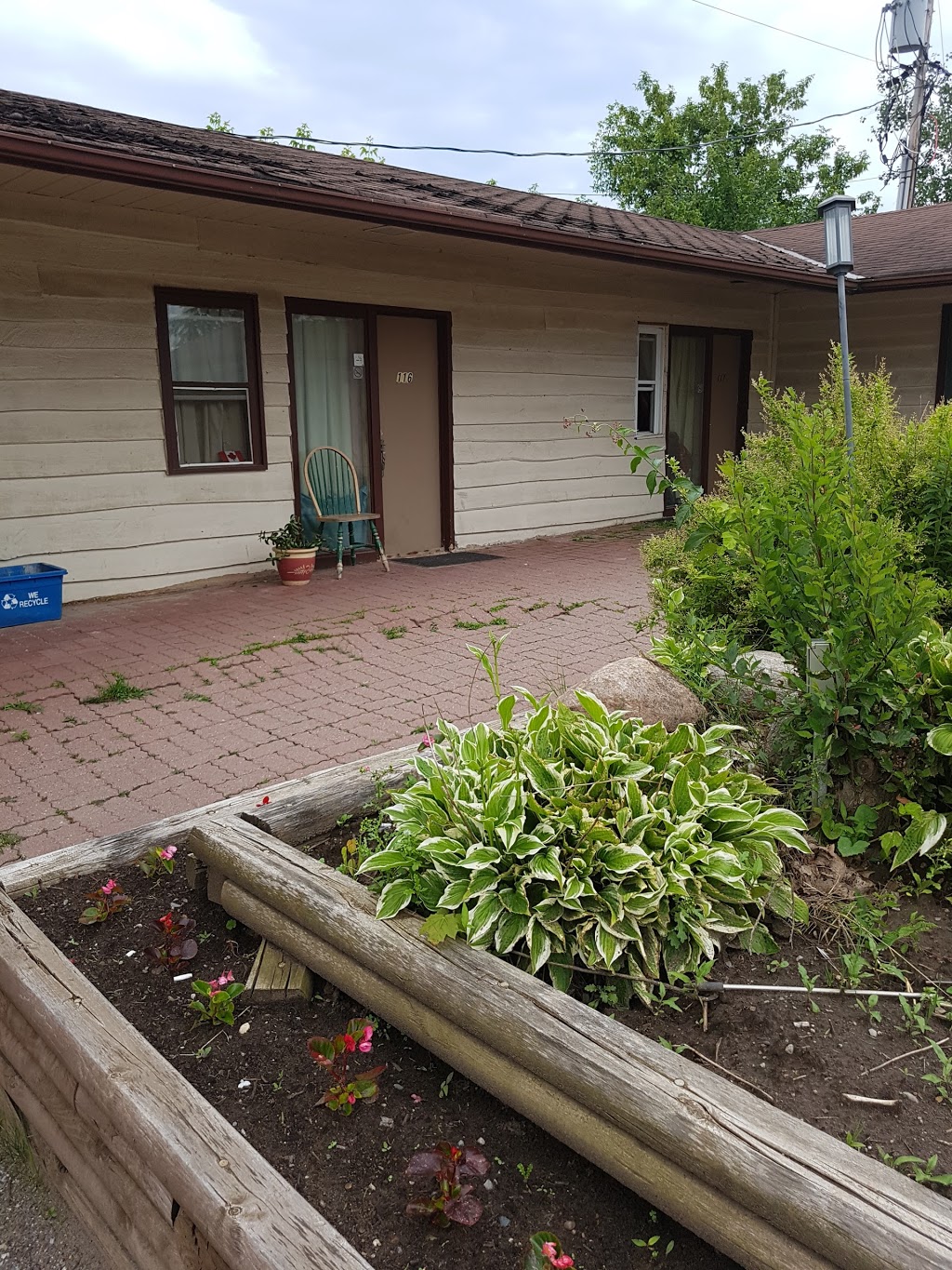 Pine Ridge Motel | 1607 Durham Regional Hwy 2, Courtice, ON L1E 2R7, Canada | Phone: (905) 436-2080