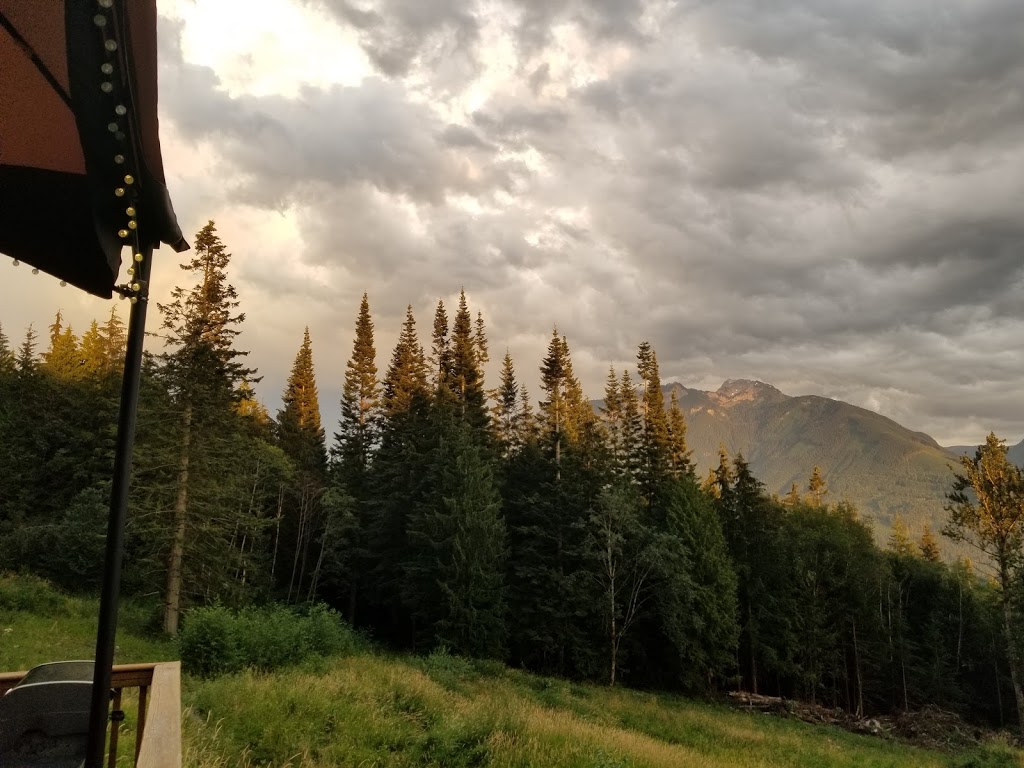 Mountainview Country House | 50250 Elk View Rd, Chilliwack, BC V4Z 1A5, Canada | Phone: (604) 847-3427