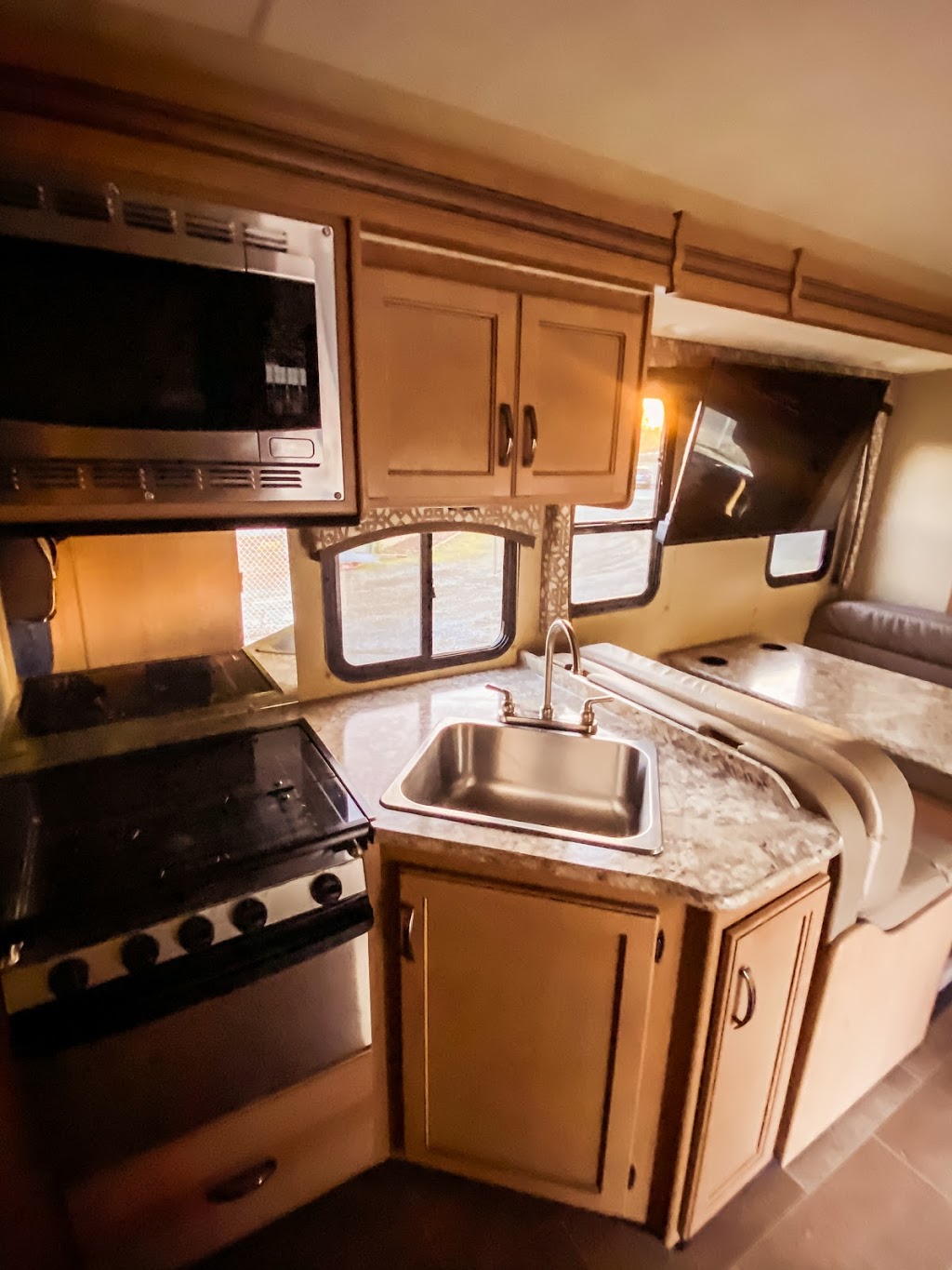 Arbutus RV & Marine Sales Ltd. - PARKSVILLE | 1458 Industrial Way, Parksville, BC V9P 1W3, Canada | Phone: (250) 248-3602
