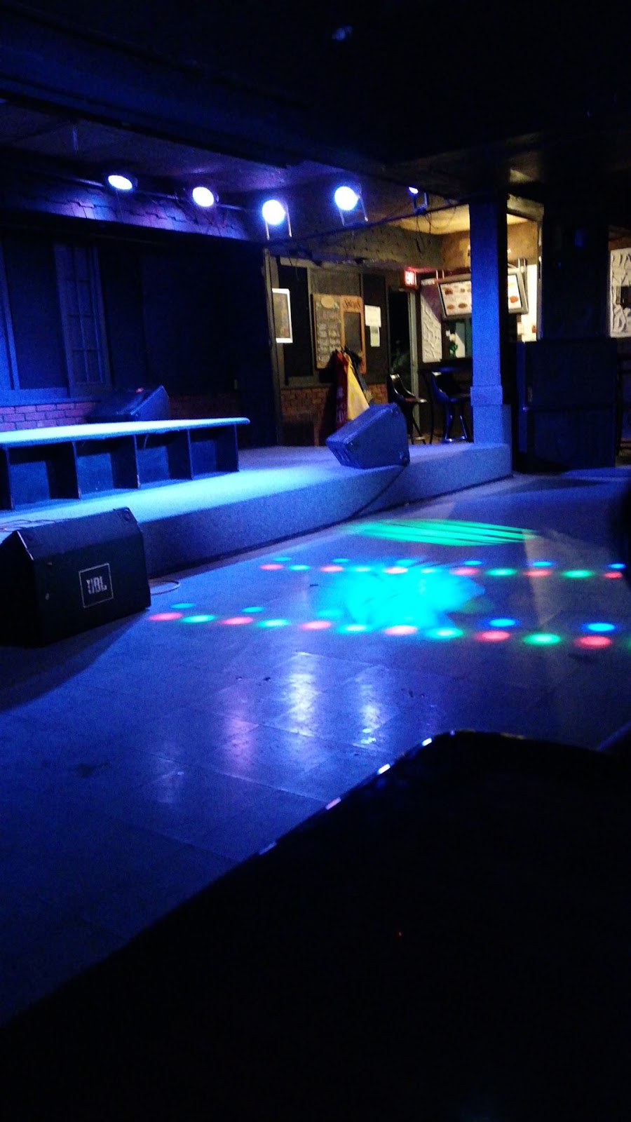 Lions Head Tavern | 7880 Wyandotte St E, Windsor, ON N8S 1S9, Canada | Phone: (519) 945-4773