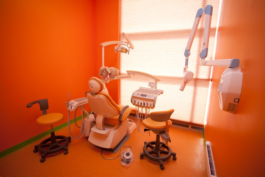 Giggles Dental World | 403 Arkell Rd, Guelph, ON N1L, Canada | Phone: (519) 767-1313