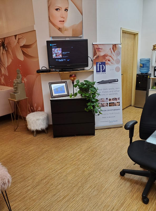 Pampers Beauty Spa | 1513 Lakewood Rd W Northwest, Edmonton, AB T6K 3S4, Canada | Phone: (780) 463-4100