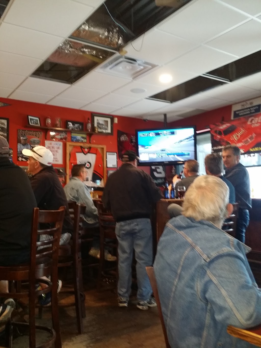 Cutchies Sports Tap & Eatery | 951 Devonshire, Woodstock, ON N4S 5S1, Canada | Phone: (519) 539-5779