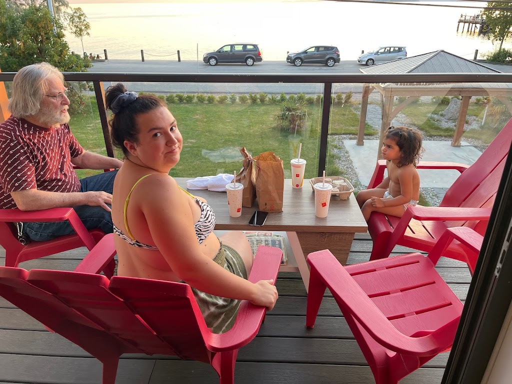 The Oceanside, a Coast Hotel | 4748 Sunshine Coast Hwy, Sechelt, BC V0N 3A2, Canada | Phone: (778) 458-2577