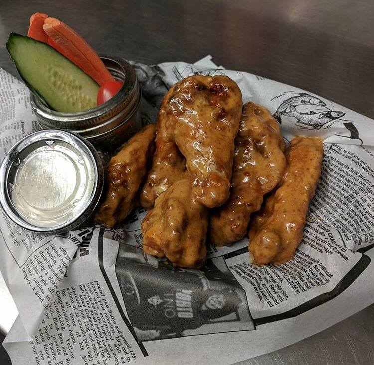 Coops Smokin Wing House | 81 Queen St S, Tottenham, ON L0G 1W0, Canada | Phone: (905) 936-5050