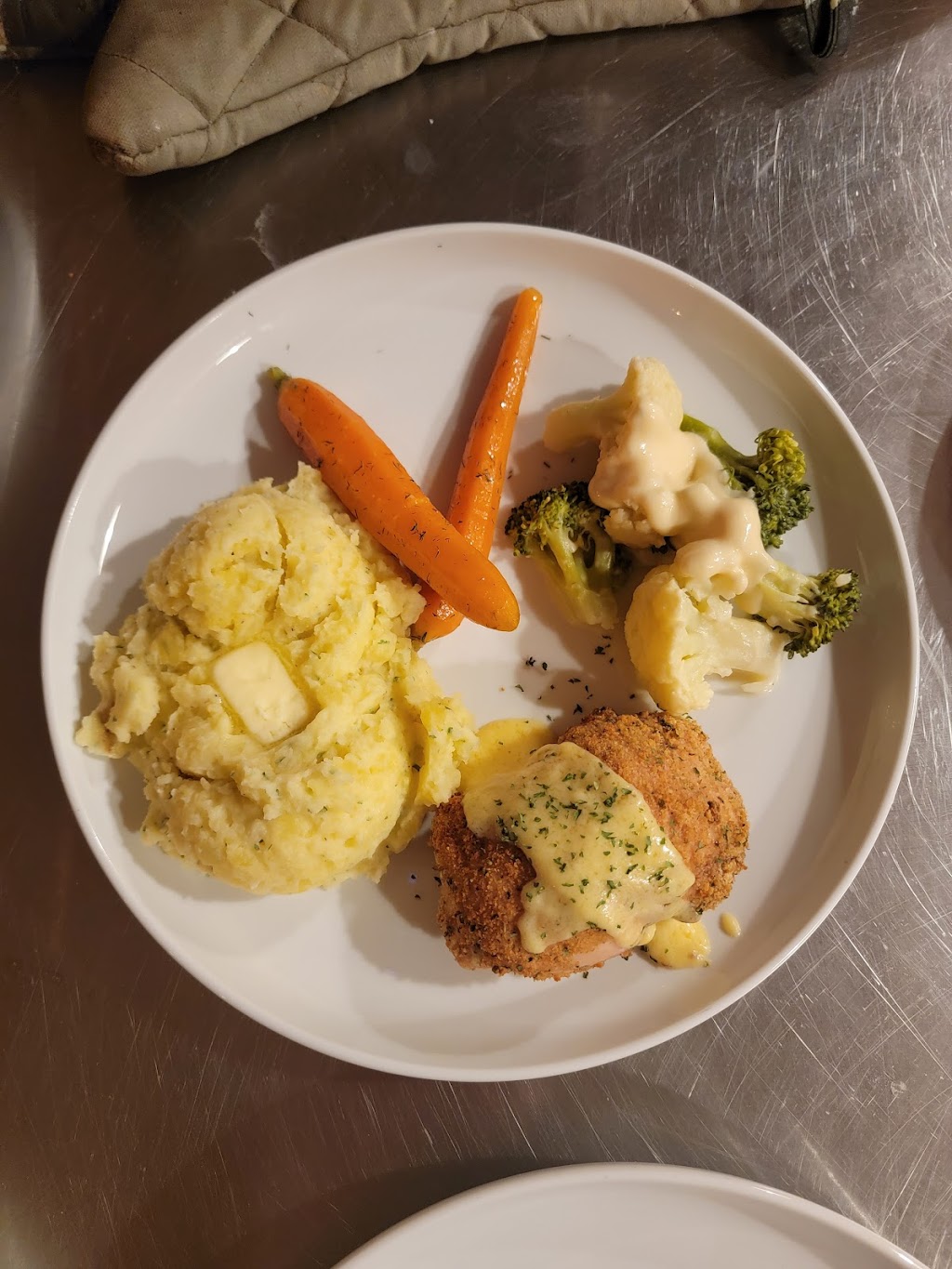 Mels Kitchen | 1 Bear Paw Cres, Elkford, BC V0B 1H0, Canada | Phone: (250) 433-7722