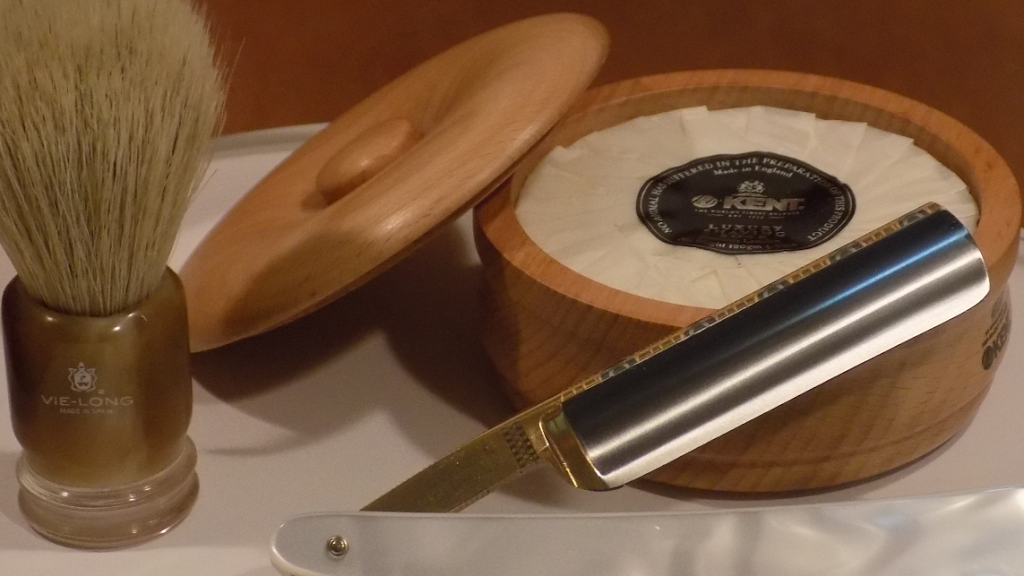 Bridgeburg Gentlemans Shoppe | 31 Jarvis St, Fort Erie, ON L2A 2S3, Canada | Phone: (289) 438-2276