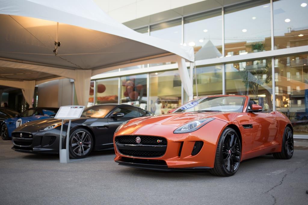 Jaguar Laval | 3475 Boulevard le Carrefour, Laval, QC H7T 3A3, Canada | Phone: (450) 688-1880