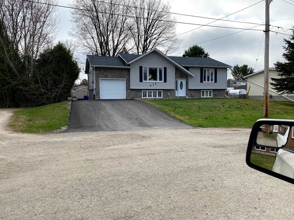Ed Seguin & Sons Trucking & Paving Ltd | 106 Bay St, Sturgeon Falls, ON P2B 3M5, Canada | Phone: (705) 753-4252