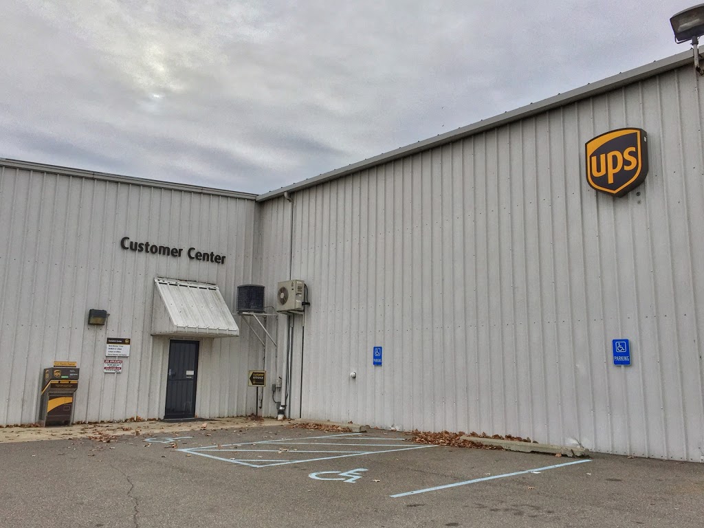 UPS Customer Center | post office | 1616 Cleveland Ave, Port Huron, MI 48060, USA | 8007425877 OR +1 800-742-5877