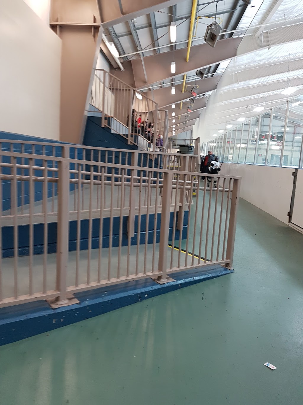 Fred Barrett Arena | 3280 Leitrim Rd, Gloucester, ON K1T 3Z4, Canada | Phone: (613) 822-2175