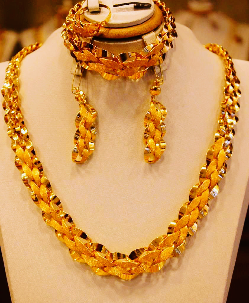 Sajaa Jewellers | 3068 Hurontario St, Mississauga, ON L5B 1N7, Canada | Phone: (905) 531-1168