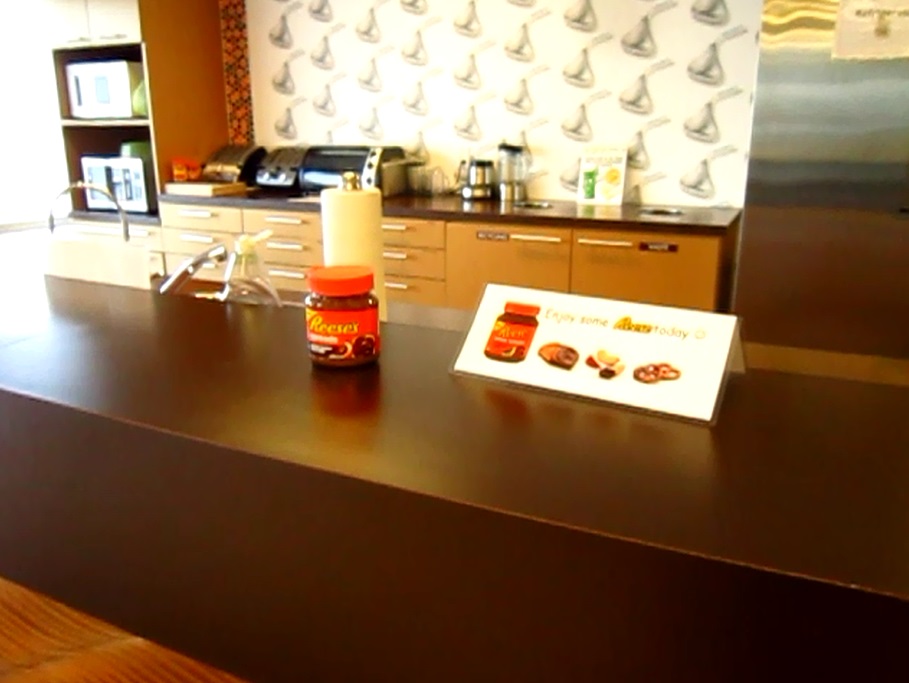 Hershey Canada Inc | 400-5750 Explorer Dr, Mississauga, ON L4W 0A9, Canada | Phone: (905) 602-9200