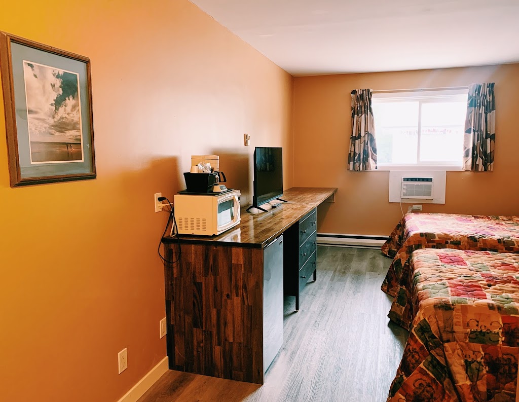 Viking Inn | 78 7 Ave, Gimli, MB R0C 1B0, Canada | Phone: (204) 642-5168