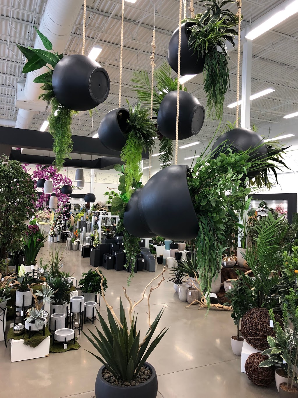Véronneau decorations - Laval | 2965 Boulevard le Corbusier, Laval, QC H7L 3M3, Canada | Phone: (450) 680-1989