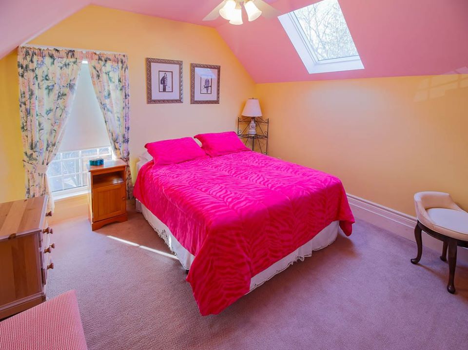 Sallys Place | 295-299 Ontario St, Stratford, ON N5A 3H6, Canada | Phone: (519) 272-2383