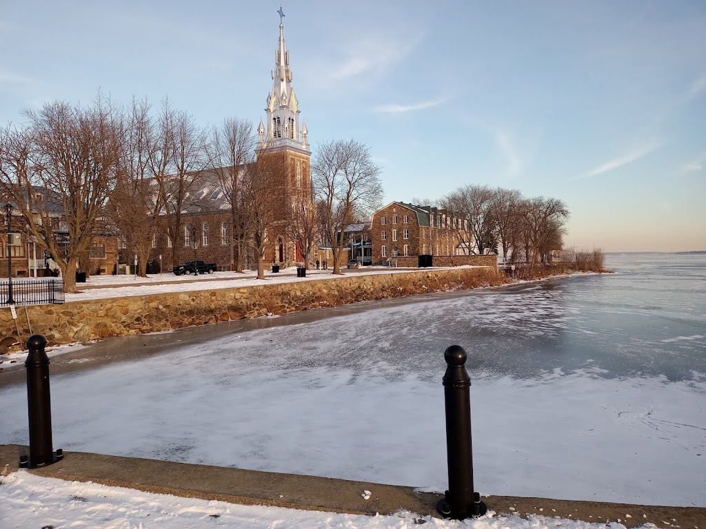 Hudson-Oka Ferry | 190 Rue des Anges, Oka, QC J0N 1E0, Canada | Phone: (450) 458-4732