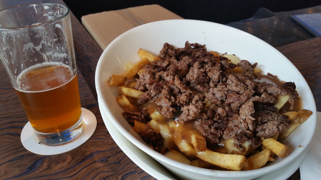 Delux Burger Bar | 9682 142 St NW, Edmonton, AB T5N 4B2, Canada | Phone: (780) 420-0101