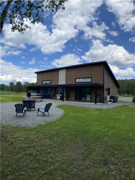 Chalet St-Mo | 221 Chem. de lAnse 221, chemin de lAnse, Trois-Rives, Québec, Canada, G0X2C0, Saint-Roch-de-Mékinac, QC G0X 2E0, Canada | Phone: (819) 690-4829