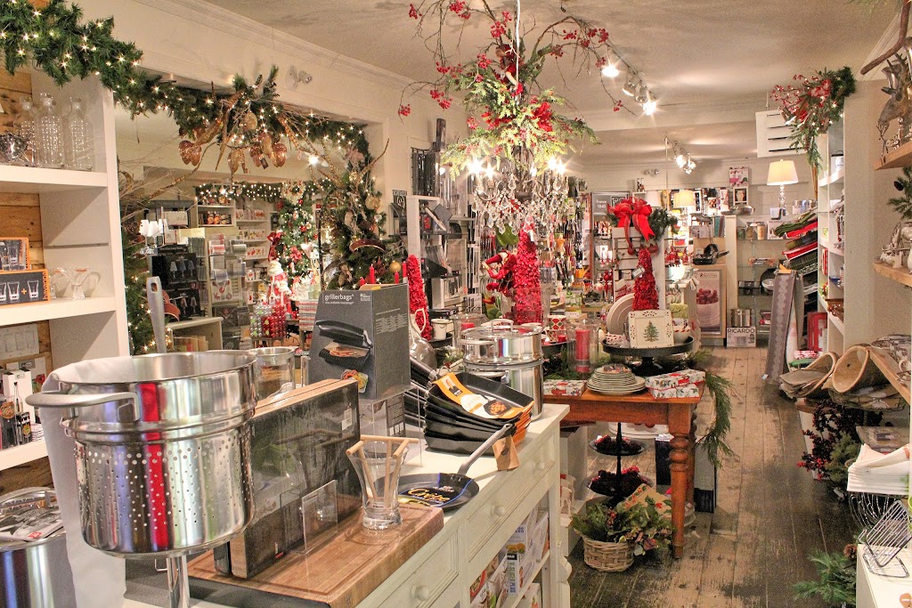 Le St-Amour Épicerie Urbaine | 764 Rue de St Jovite, Mont-Tremblant, QC J8E 3E9, Canada | Phone: (819) 717-3183